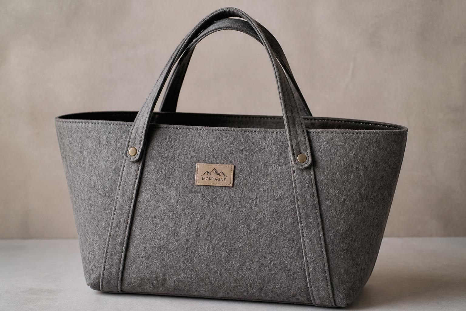 découvrez notre sac en feutre de laine naturelle, l'accessoire éco-responsable alliant style, durabilité et respect de l'environnement pour un quotidien engagé.