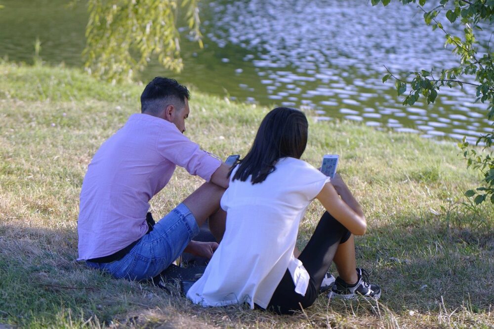 couple au téléphone