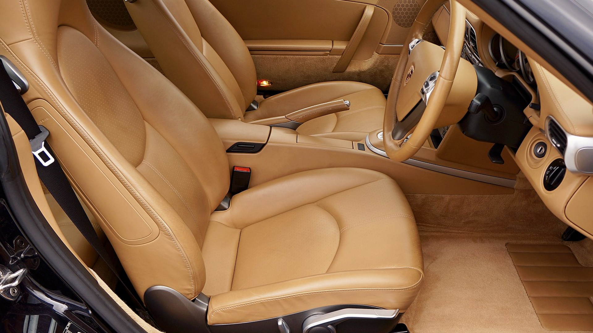 Les tapis de voiture sur mesure : pourquoi les acheter ?